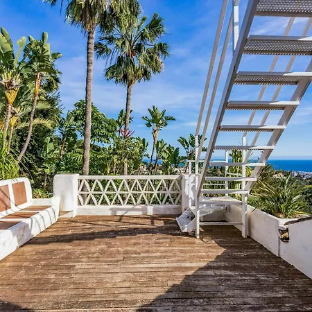 Artist's Facing The Sea In Sierra Blanca